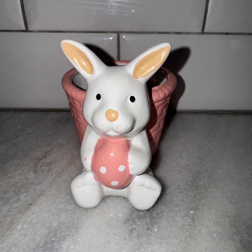 Vintage Ceramic Easter Planter Pink With Pink Egg GW‎ 991